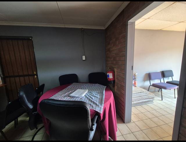 136M² OFFICE FOR SALE IN VANDERBIJLPARK CE 6